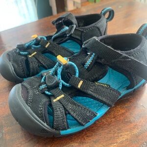 KEEN LITTLE KID’S SEACAMP WATER SANDAL BLACK/YELLOW/ BLUE Size  10 Kids Washable